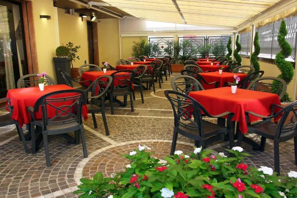 Hotel Colorado Sottomarina 3*,